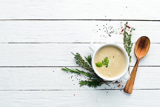 miska z kremową zupą